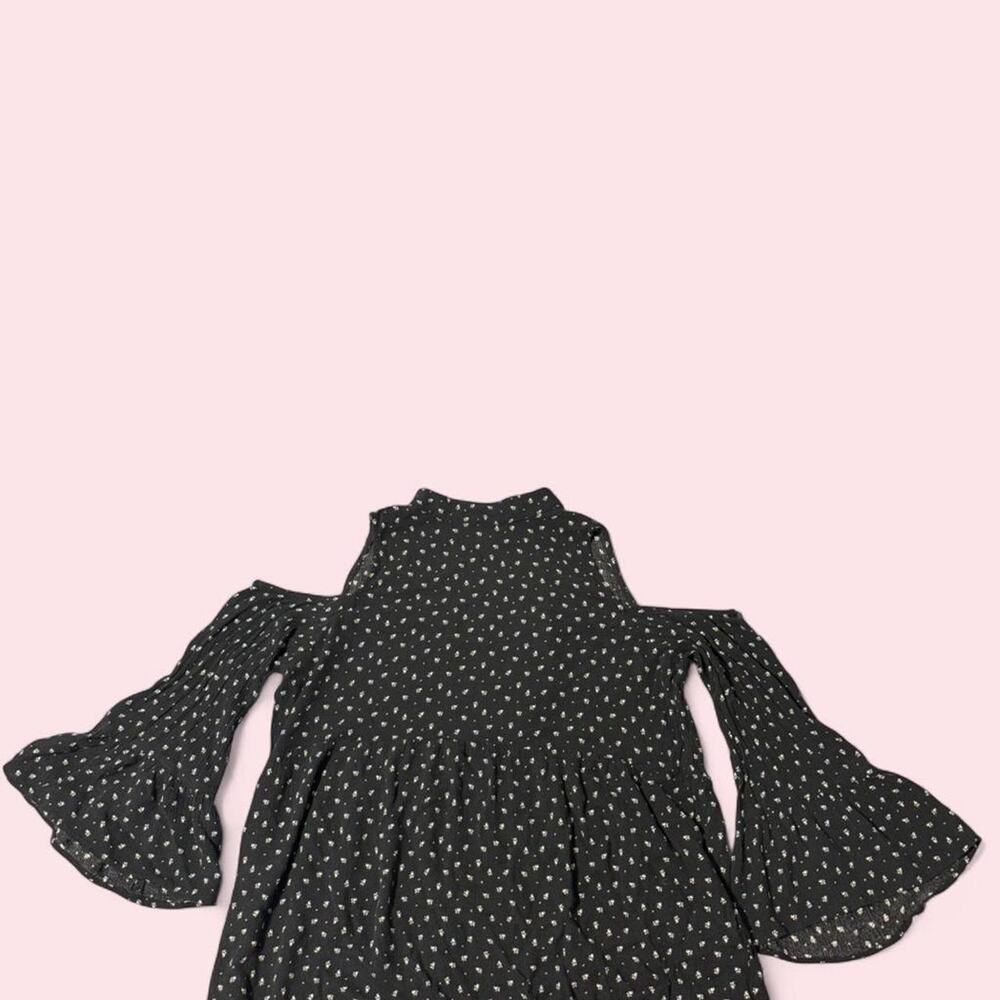 American Eagle black and white floral blouse with bell sleeves size medium